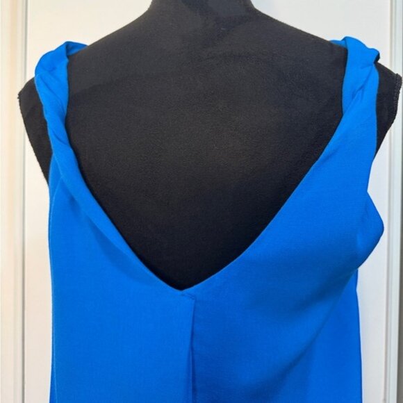 BCBGeneration Sleeveless Ruffle Floral Top Blue - Picture 8 of 10